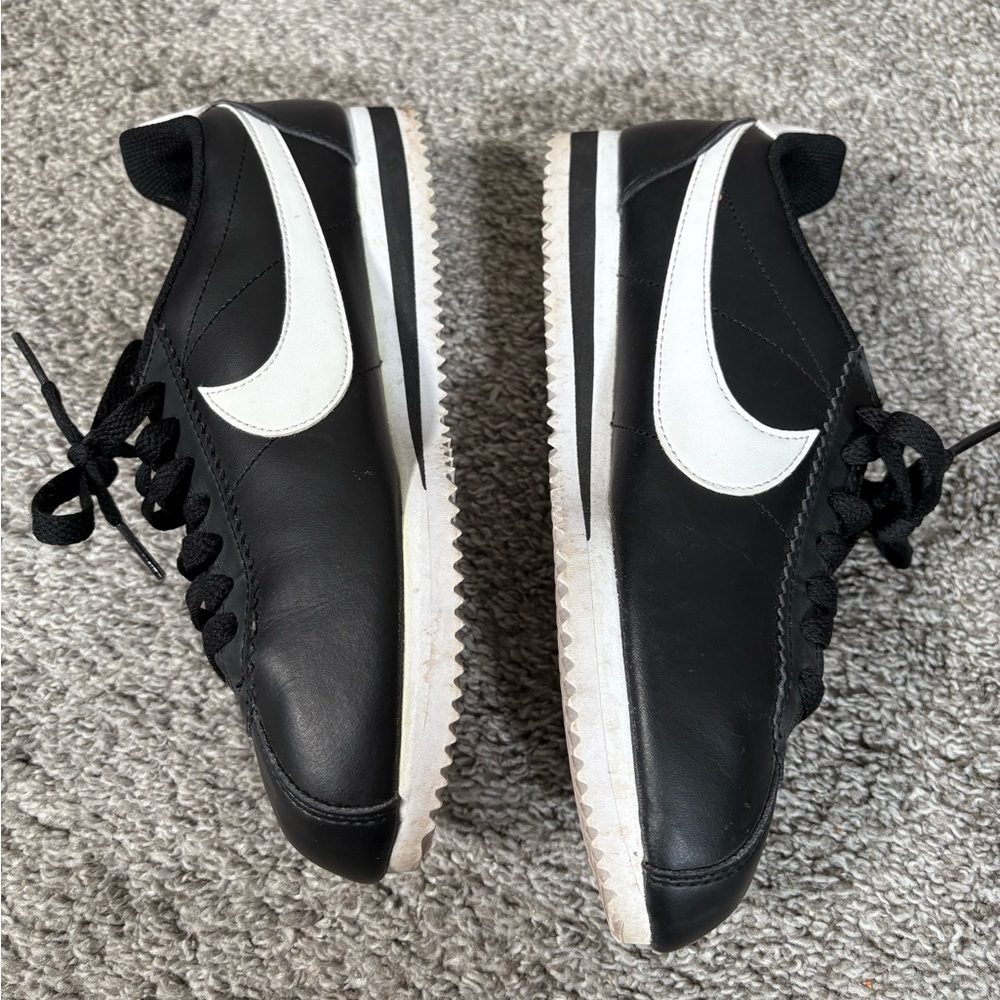 Nike Classic Cortez Black White Womens Size 7 Athletic Shoes Sneakers 807471-010